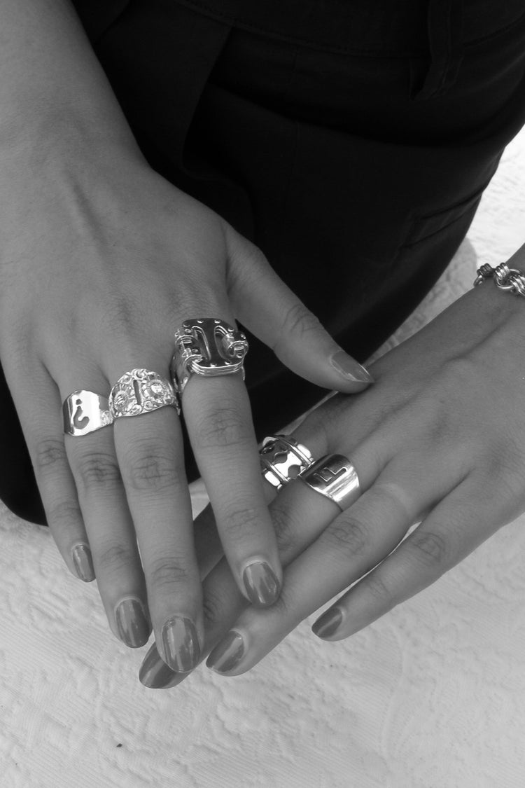 Stencil Ring English